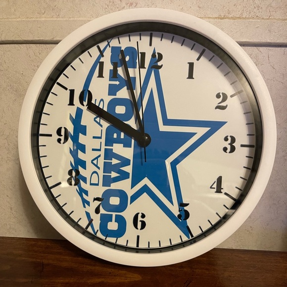 Dallas Cowboys Clock and Tumblers - Picture 8 of 13